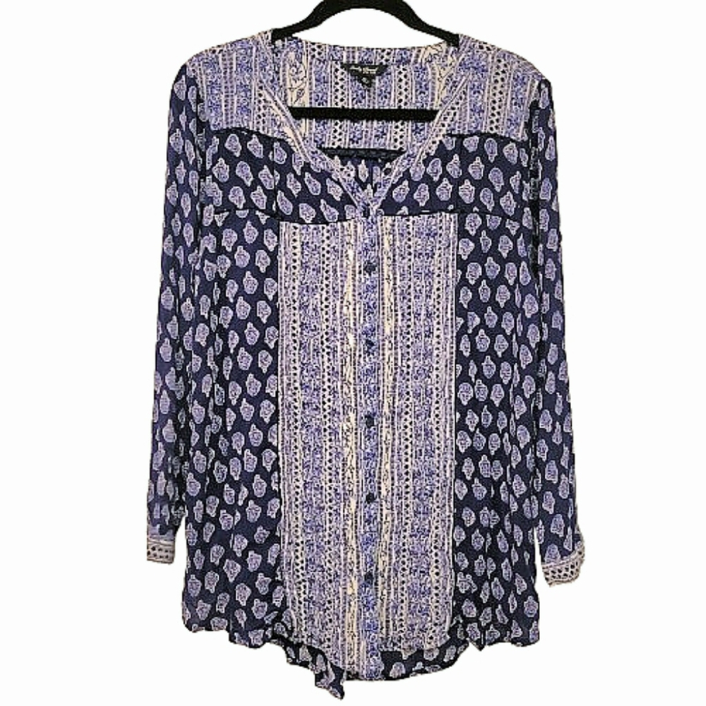 Lucky Brand Button down Blue and White long sleeve size Medium